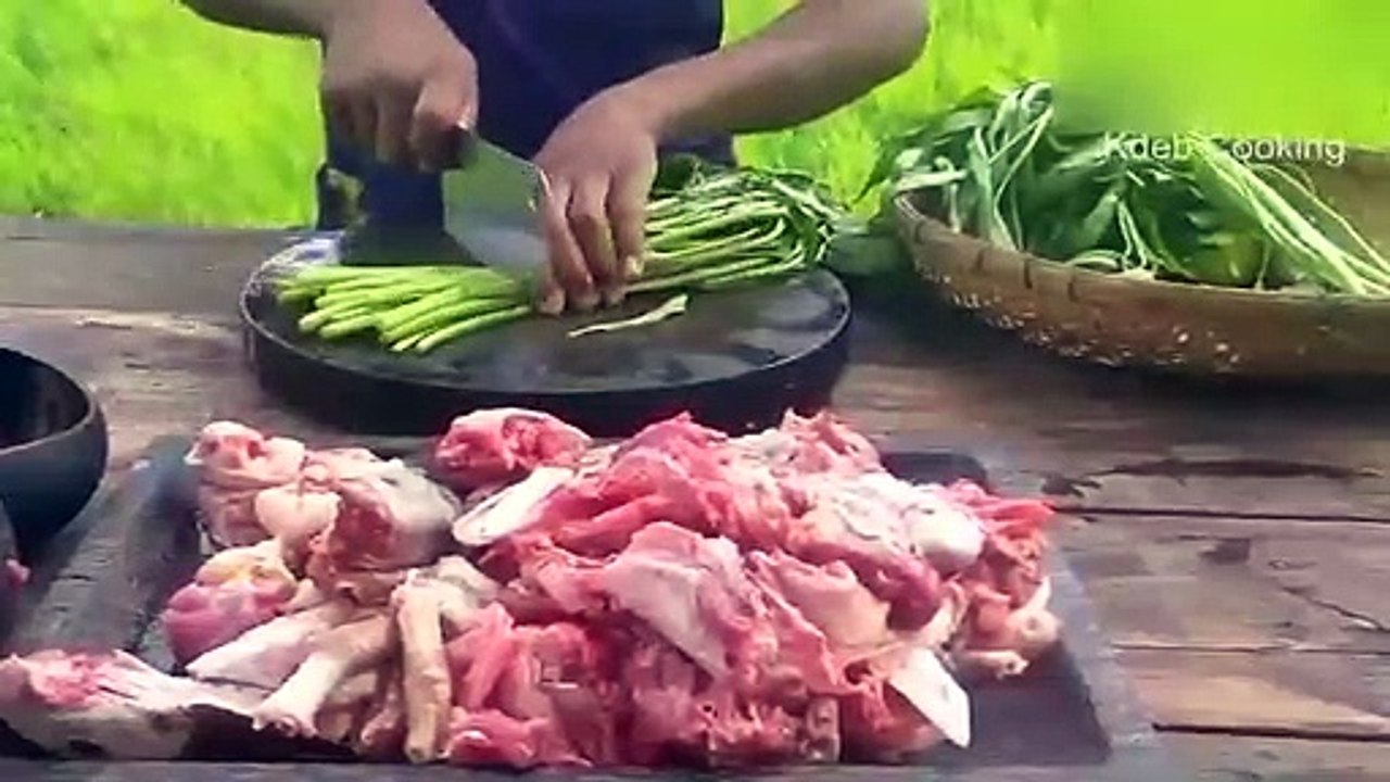 Cambodian wilderness food, sour soup with spinach, netizen appetizing and nutritious