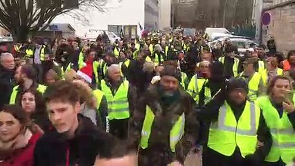Défilé des gilets jaunes à Besançon