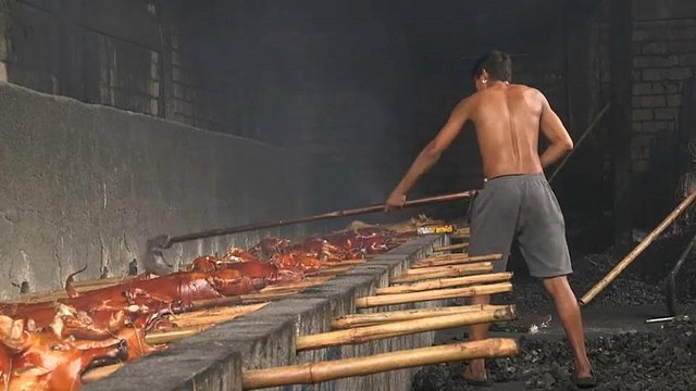 خنزير الحليب الطبق الفلبيني التقليدي في أعياد الميلاد ورأس السنة