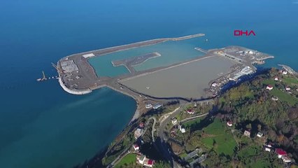 Rize-Artvin Havalimanında 27 Metre Derinlikteki Denize Taş Dökülüyor