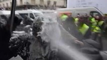 Coletes Amarelos despistam polícia de Paris