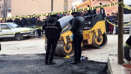 Asfalt silindirinin altında kalan kişi yaşamını yitirdi - İZMİR