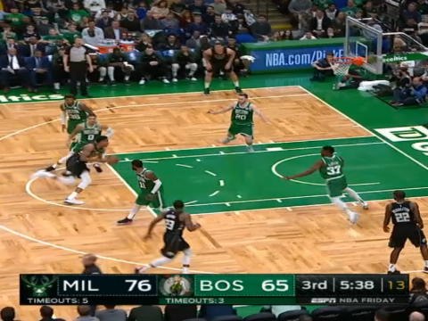 لقطة: ان بي آي: أنتيتوكونمبو يضرب سلتيكس برمية ساحقة.. وسلّة مذهلة