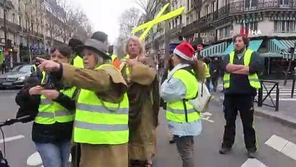 - Sarı Yelekliler Paris Sokaklarını Ateşe Verdi