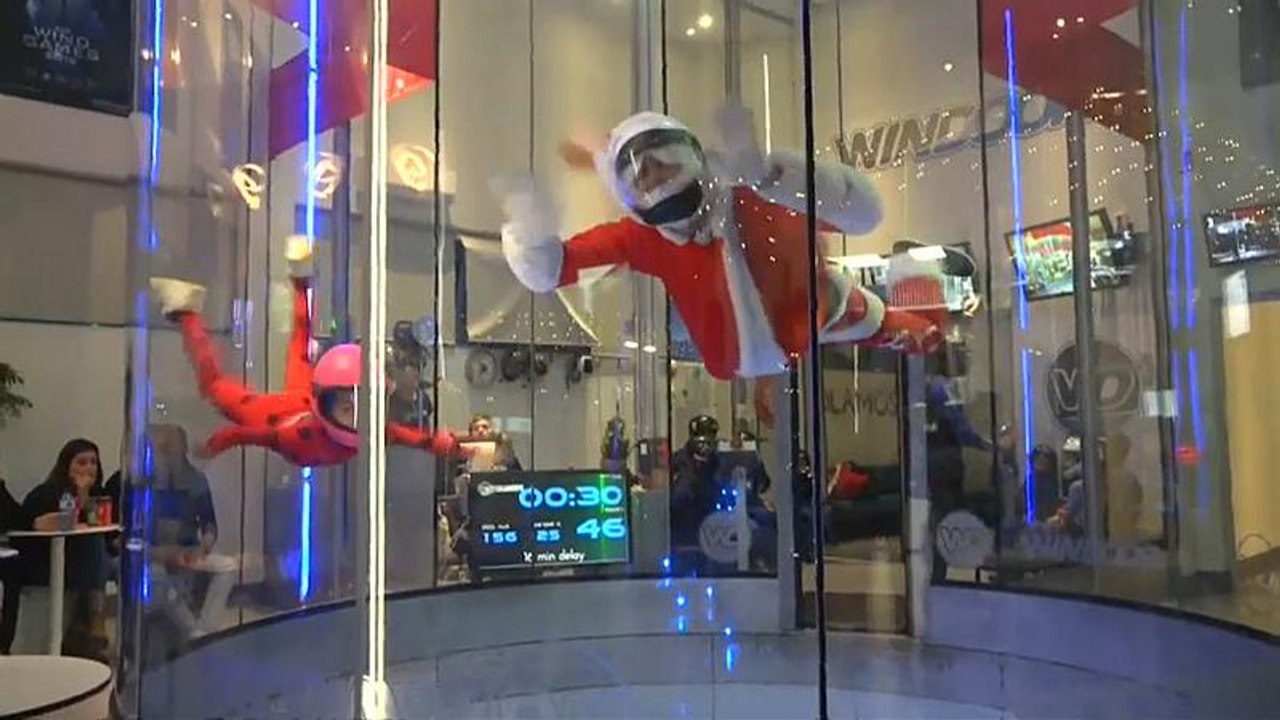 Fliegender Weihnachtsmann in Spanien