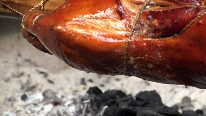 Manila pig roasters in Christmas frenzy