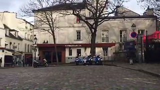 place du tertre Montmartre ((giléts jaune))
