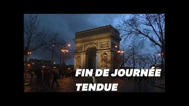 Sur les Champs-Élysées, la fin de l'acte VI des gilets jaunes était tendu