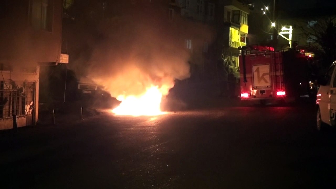 Otomobil alev topuna döndü…