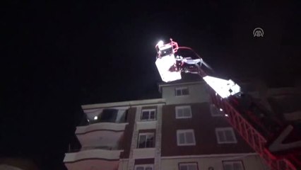 Yangında Mahsur Kalanları İtfaiye Ekipleri Kurtardı