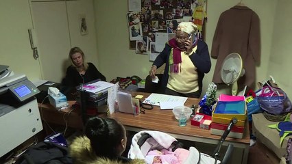 A Paris, Sœur Marie-Jo accueille des migrantes et leurs bébés