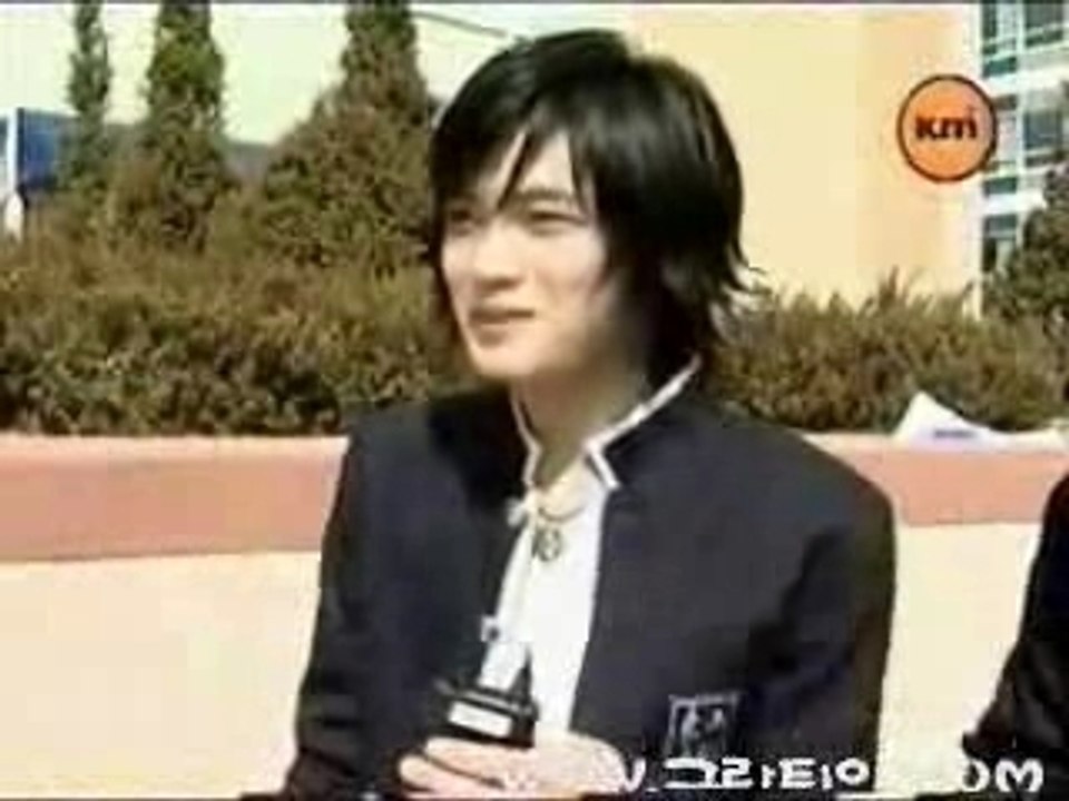 DBSK - Hero Singing Hug Funny