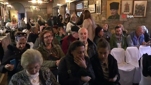 Antika eşyaları almak için birbirleriyle yarıştılar