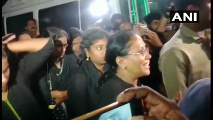 പമ്പയിൽ  നാമജപ പ്രതിഷേധം | OneIndia Malayalam