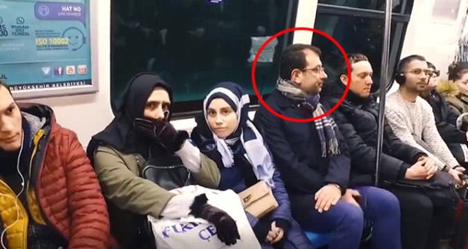 CHP'nin İstanbul Aday Ekrem İmamoğlu, Beyoğlu Sokaklarında Tek Başına Gezip Metroya Bindi