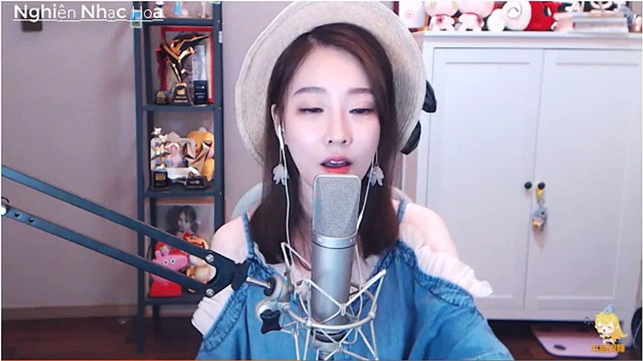 Chinese Music - Sea Breeze Blowing - Chinese Beautiful Girls Feng TiMo