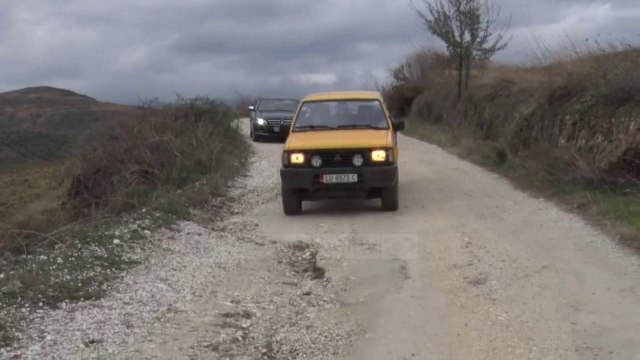 Pluhur në verë, baltë në dimër. Braktiset fshati pa rrugë - Top Channel Albania - News - Lajme