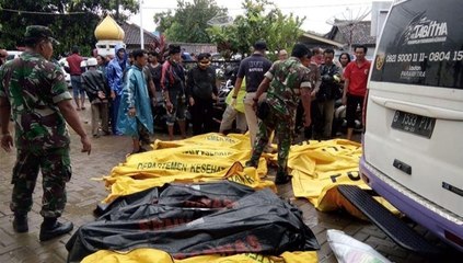 فيديو: لحظة ابتلاع "تسونامي إندونيسيا" لحفل موسيقي بالحضور