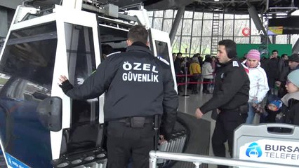 Uludağ'a Çıkmak İsteyenler Teleferiğe Akın Etti