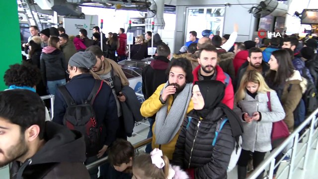 Uludağ'a çıkmak isteyenler teleferiğe akın etti
