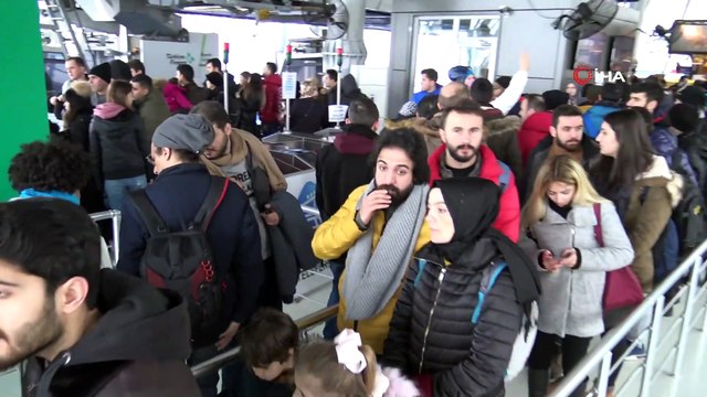 Uludağ'a Çıkmak İsteyenler Teleferiğe Akın Etti