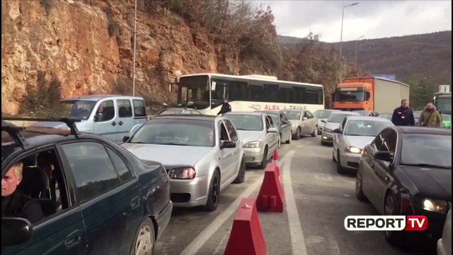 Report TV - Festat e fundvitit, rritet fluksi në pikat kufitare, hyjnë 30 mijë emigrant për 24-orë