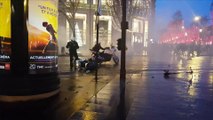 Policiers pris à partie aux Champs-Elysées, une enquête pour 