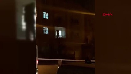 Cinnet Getiren Öğretmen Evindeki Eşyaları Balkondan Aşağı Böyle Attı