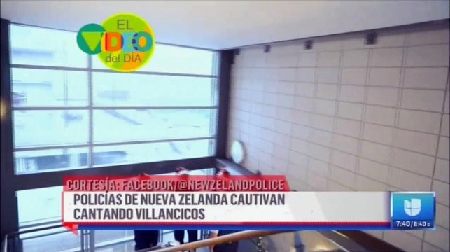 Policías de Nueve Zelanda cautivan cantando villancicos. #Policias #NueveZelanda #Noticias #Navidad