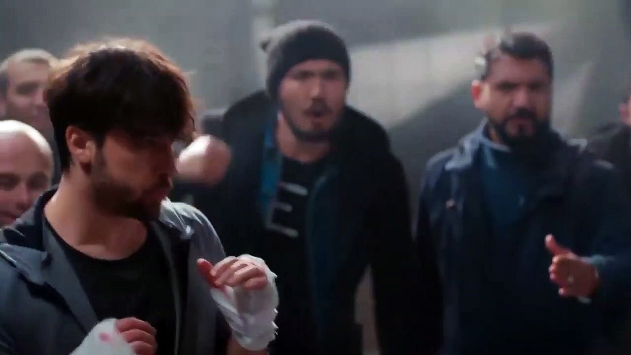 Cenk Çelen sahalarda! - Elimi Bırakma 22. Bölüm