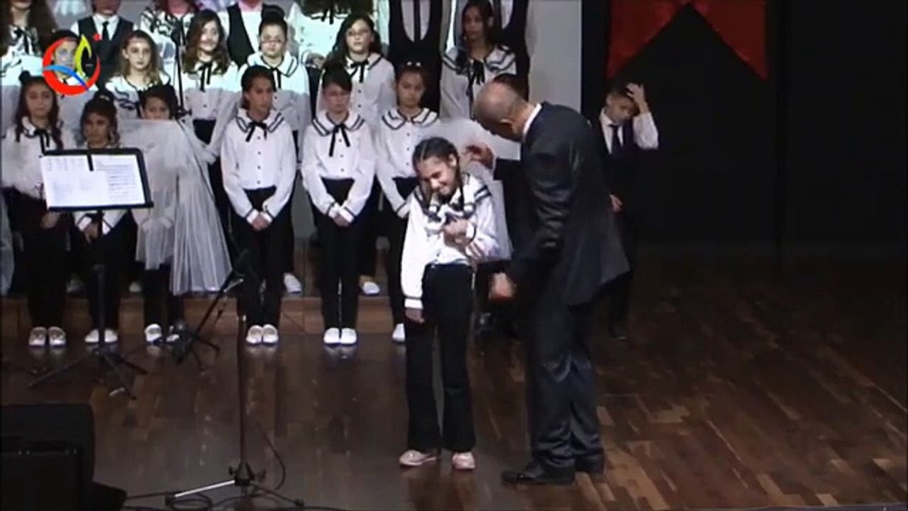 Engelleri aştı ve söz verdiği gibi söyledi hastane önünde incir ağacı