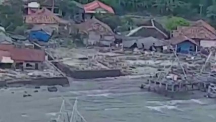 인니 쓰나미 사망자 222명으로 늘어...840여 명 부상 / YTN