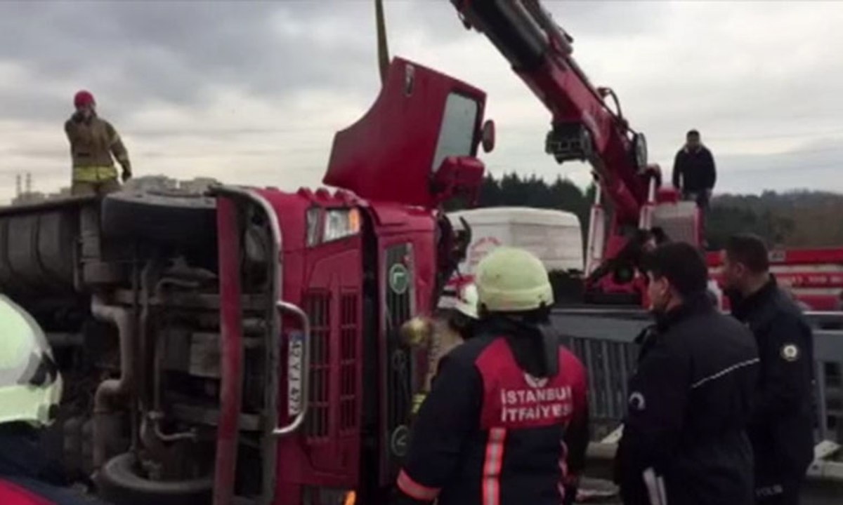 Otogar yolunda TIR devrildi