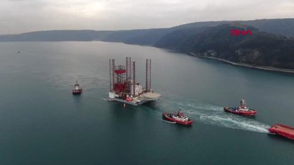 Boğaz'dan Petrol Platformu Geçiyor