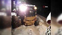 Kar yağışı nedeniyle köy yolları ulaşıma kapandı, yol açma çalışması yapan iş makineleri de yolda kaldı