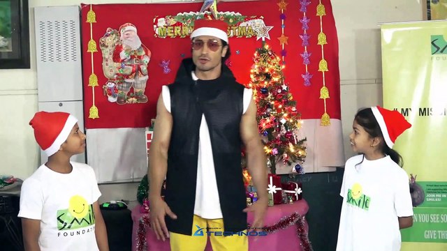 Vidyut Jamwal Turns Santa For NGO Kids At Smile Foundation