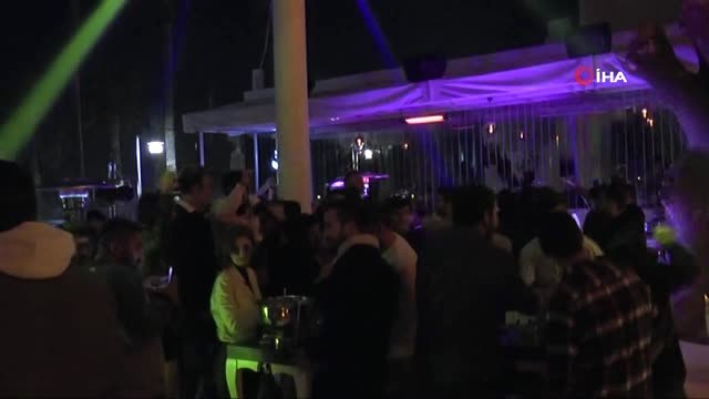 Ünlü Dj Suat Ateşdağlı Dj'lik Yapan Sosyal Medya Fenomenlerine Ateş Püskürdüibi Giderler