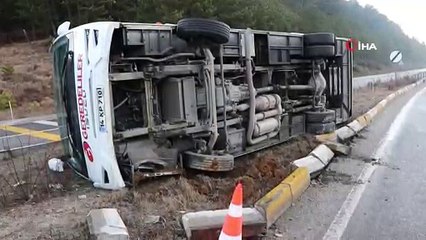 - Kontrolden çıkan personel servisi devrildi: 10 yaralı