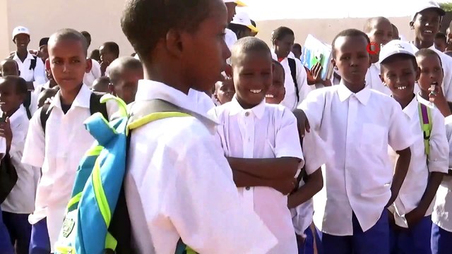 - Somalili çocuklar savaşmak değil okumak istiyor