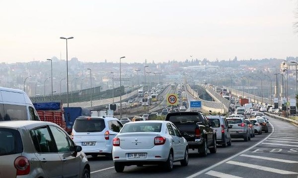 Haliç Köprüsü'nde intihar girişimi