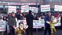 'Dalton Kardeşler' kıyafetleriyle CHP Genel Merkezi önünde eylem - ANKARA