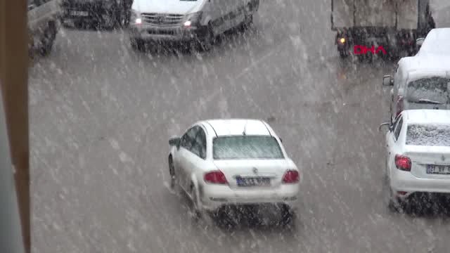 Şırnak'a Kar Yağdı; Siirt ile Ulaşım Kesildi