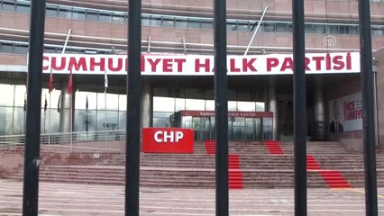 Dalton Kardeşler" Kıyafetleriyle CHP Genel Merkezi Önünde Eylem