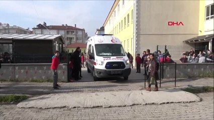Balıkesir Edremit'te Okulda Badem Şekeri Yiyen 40 Öğrenci Rahatsızlandı