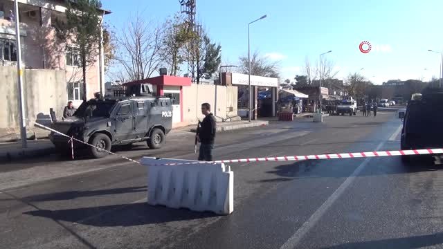 Diyarbakır'da Emniyet Binası Önünde Şüpheli Paket Alarmı