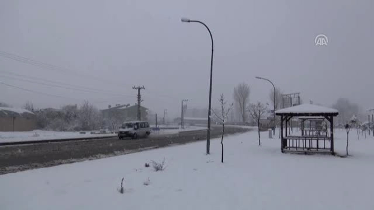 Tatvan'da Kar Yağışı