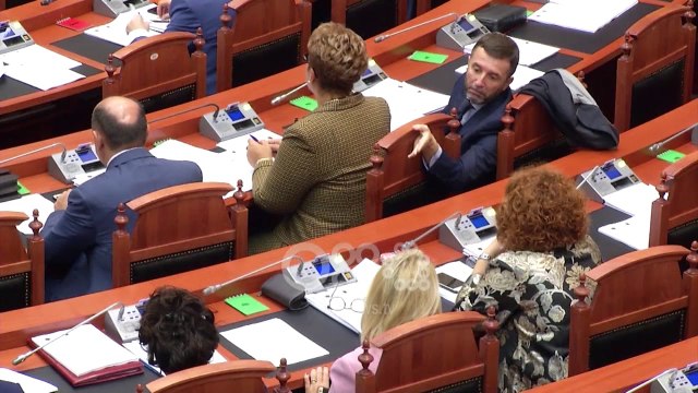 Ora News - Aministia e të burgosurve peng i Politikës