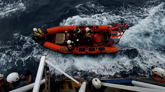 Akdeniz'de göçmenleri kurtaran gemiler sığınacak liman arıyor