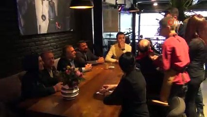 Otistik çocuklar garsonluk yaparak sosyalleşiyor