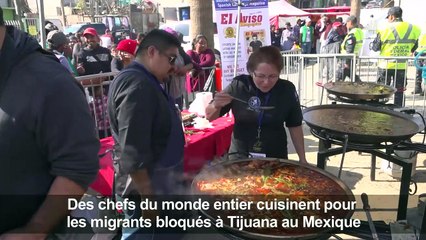 Une paëlla géante de Noël pour les migrants au Mexique
